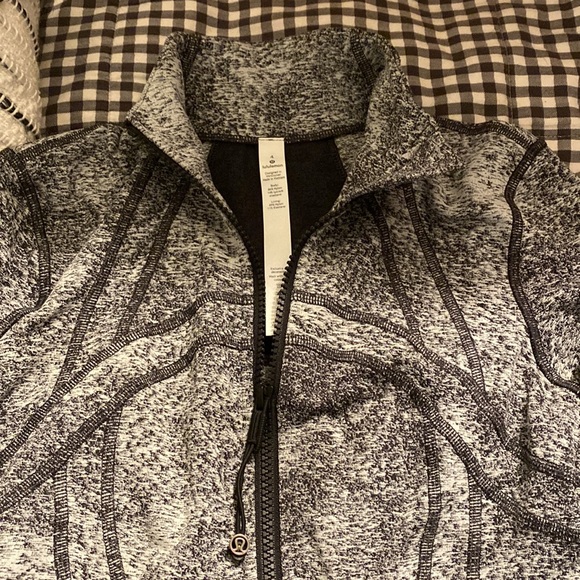 Lululemon - Picture 2 of 5